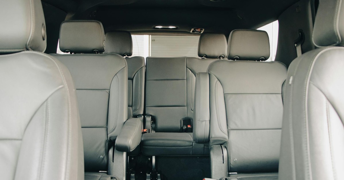 Family Car Buying Guide: Top 5 Must-Have Features for Safety & Comfort